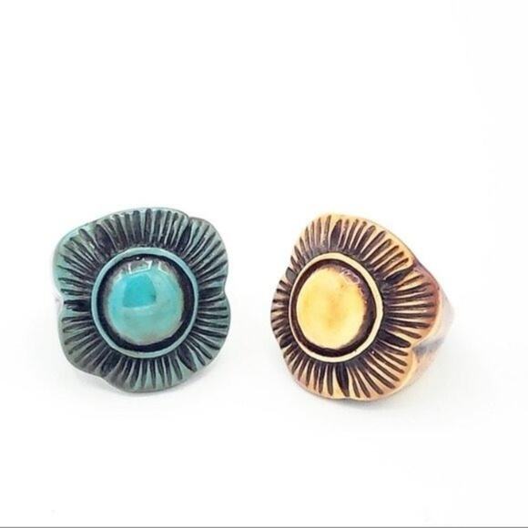 Fashion Statement Flower  Rings in Size 9 - Picture 1 of 9
